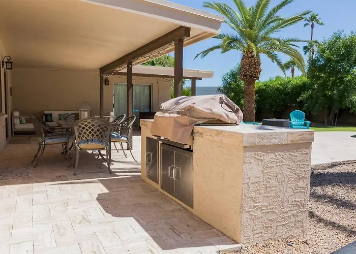 Spacious Kierland Oasis With Pool Heater, Spa, Bbq Holiday home *
