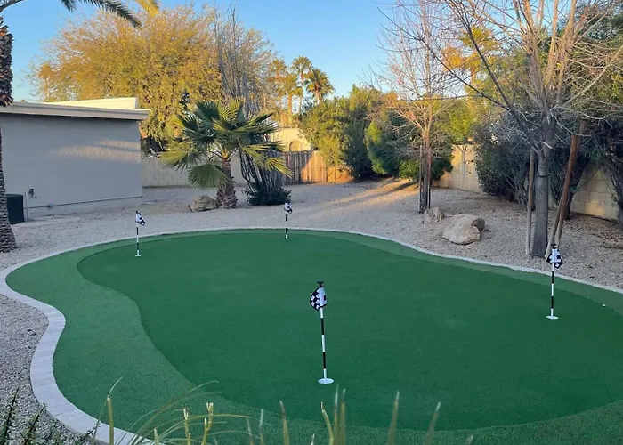 Holiday home Spacious Kierland Oasis With Pool Heater, Spa, Bbq