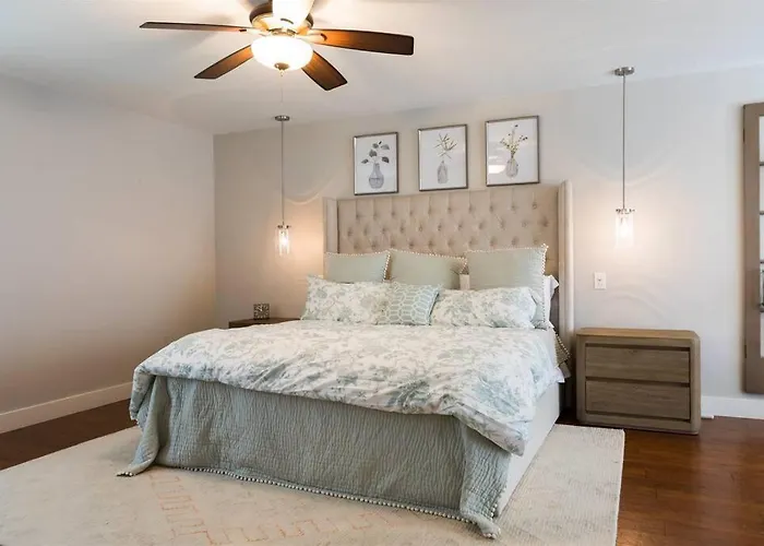 Spacious Kierland Oasis With Pool Heater, Spa, Bbq Holiday home