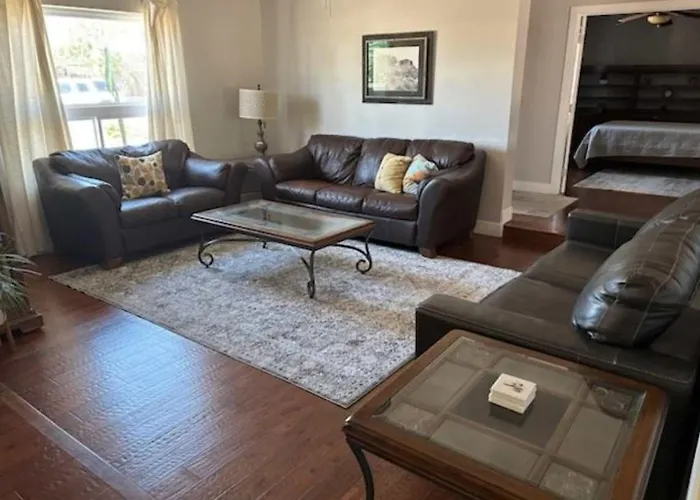 Holiday home Spacious Kierland Oasis With Pool Heater, Spa, Bbq