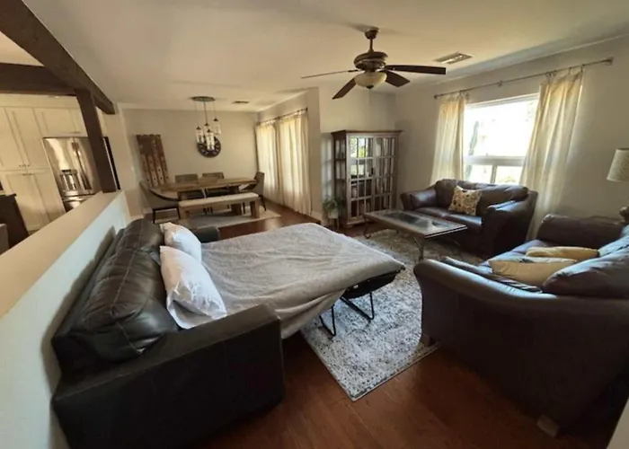 Holiday home Spacious Kierland Oasis With Pool Heater, Spa, Bbq *