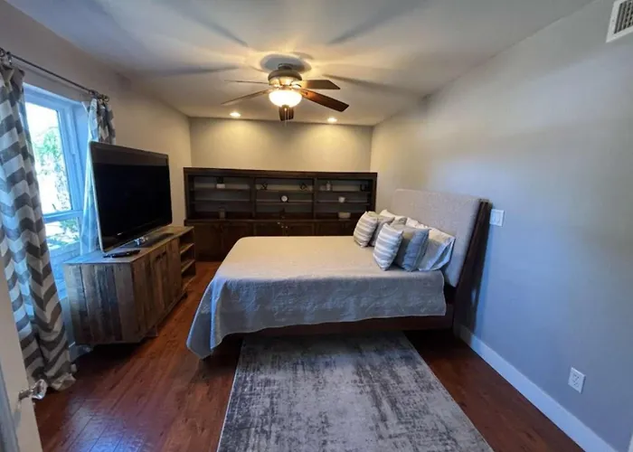 Spacious Kierland Oasis With Pool Heater, Spa, Bbq Holiday home *